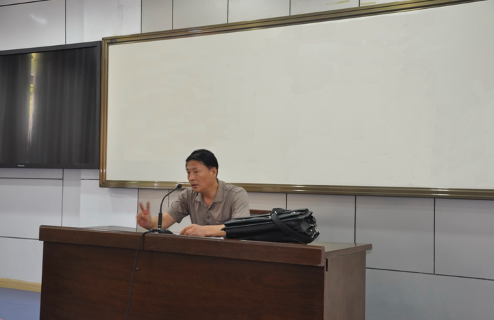 黄海鸥老师为36365官网师生现场指导